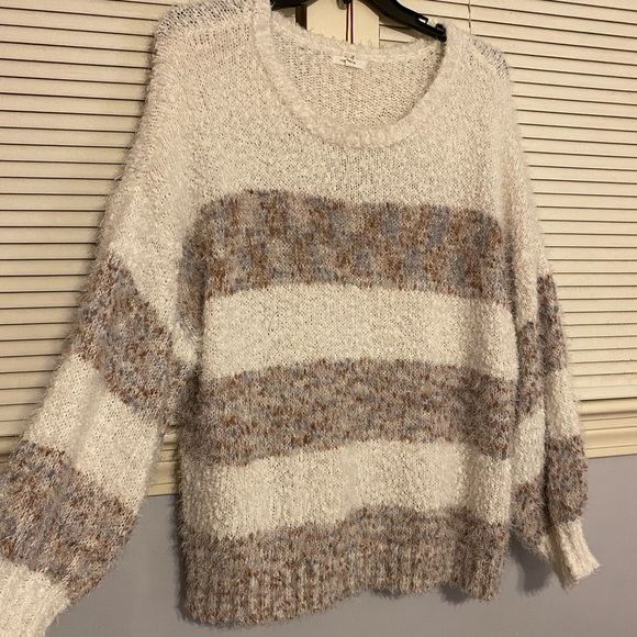 Maurices plus size 3 sweater - Picture 2 of 2